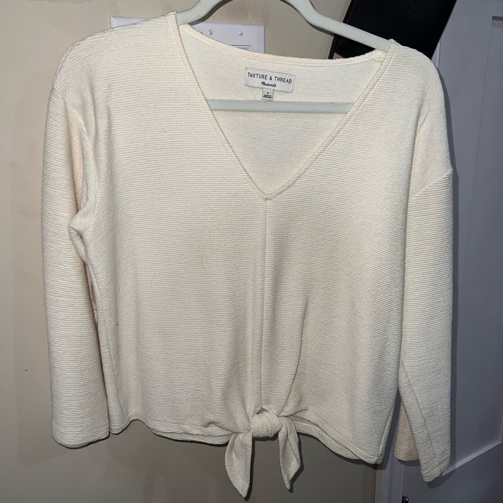 Long sleeve textured shirt with tie in front